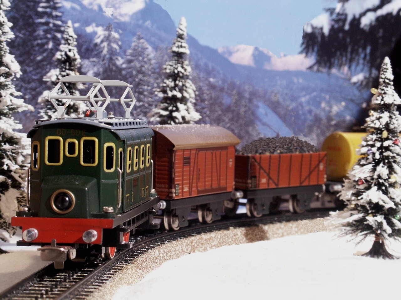 christmas-model-train