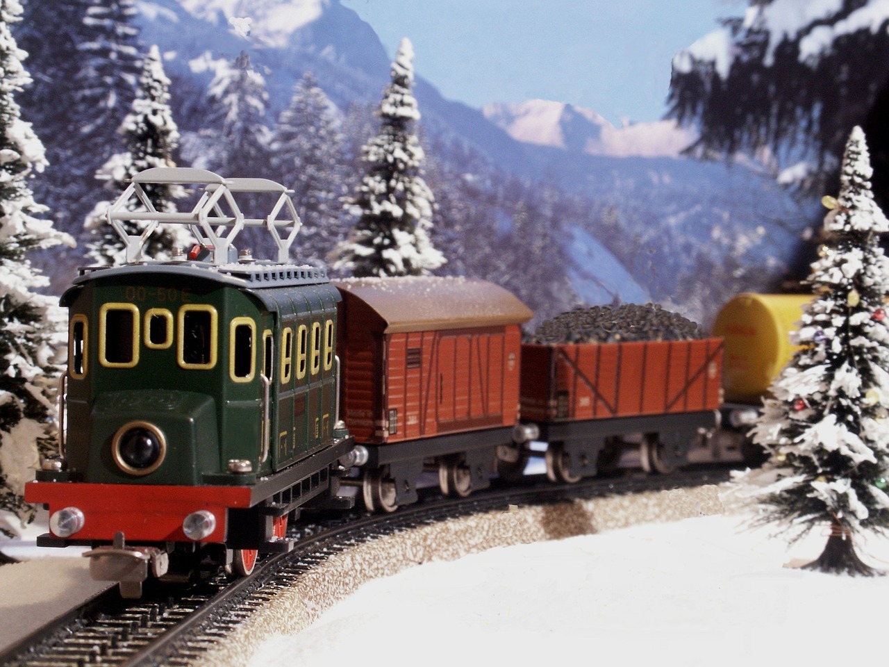 christmas-model-train christmas-model-train